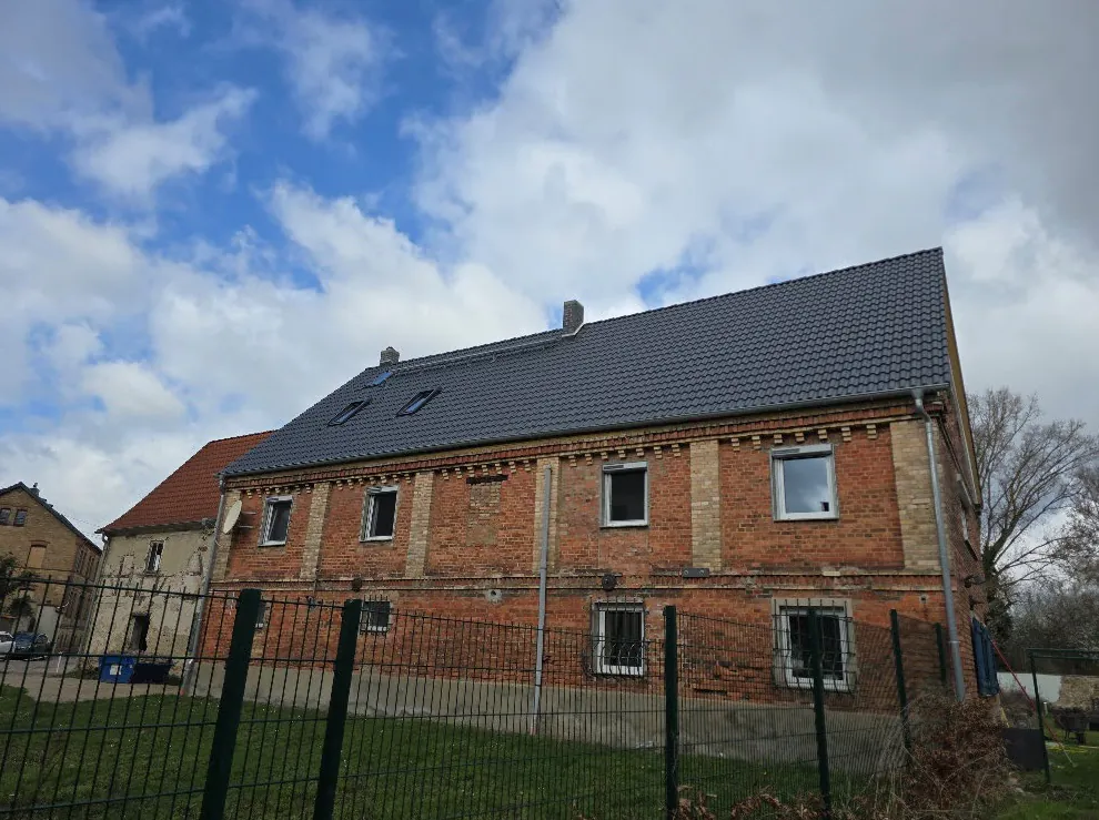 Haus von 1920 in Merseburg mit neuem Dach nach Sanierungsfahrplan